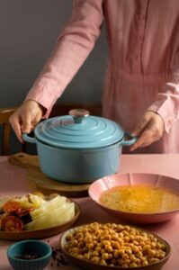 Ceramic vs stainless steel cookware comparison – two pans side by side