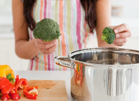 Best non-toxic cookware brands – Lodge, Caraway, Le Creuset, All-Clad