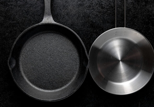 Hard-anodized vs stainless steel cookware comparison – two pans side by side