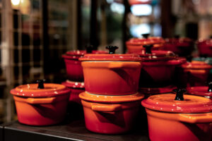 Nesting cookware set compared to a standard cookware set